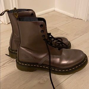 COPY - Dr. Martens Metallic Pewter